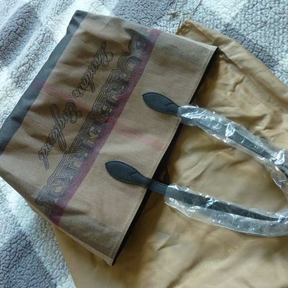 BURBERRY Medium Doodle Canvas Logo Tote Bag - Picture 3 of 15